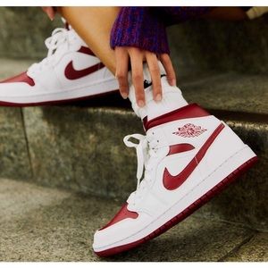 Nike Women's Air Jordan 1 Mid 'Reverse Chicago' BQ6472-161 Size 9